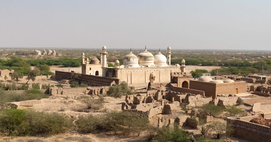Derawar Fort & Abbasi Mosque