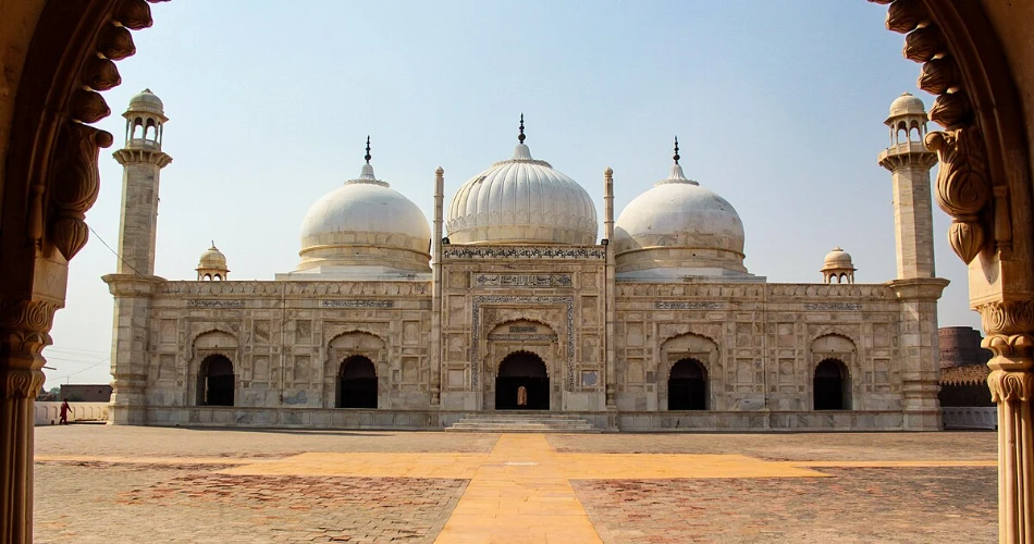 Derawar Fort & Abbasi Mosque
