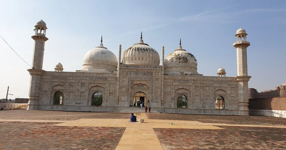Derawar Fort & Abbasi Mosque