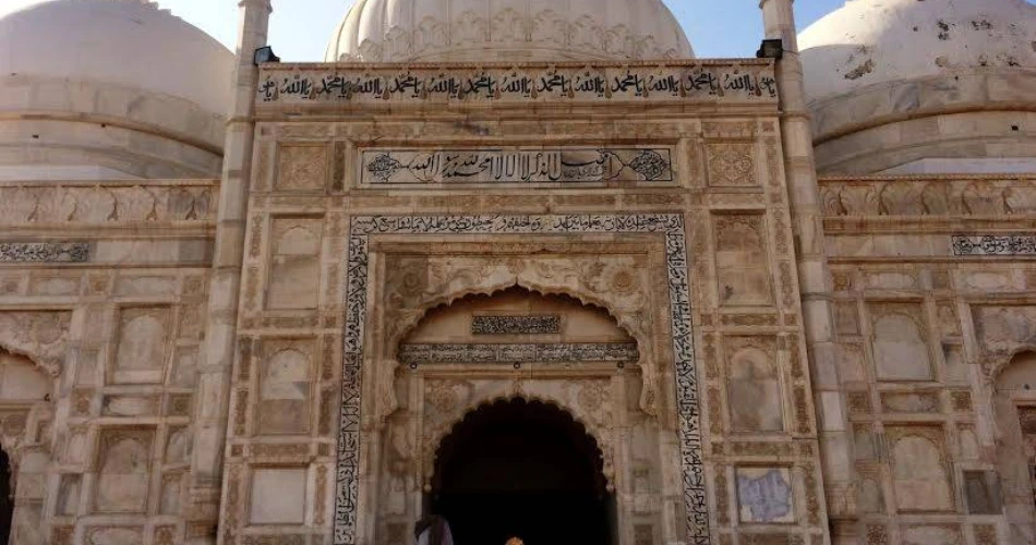 Derawar Fort & Abbasi Mosque